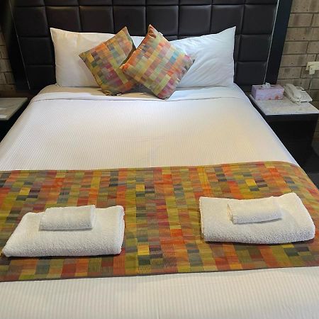 Pavlos Motel Ingle Farm Екстериор снимка