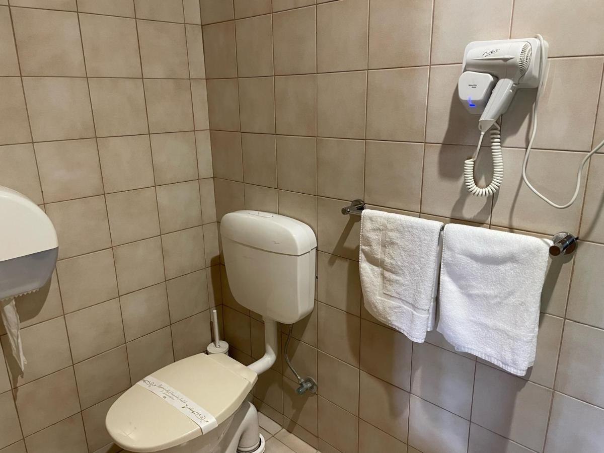 Pavlos Motel Ingle Farm Екстериор снимка